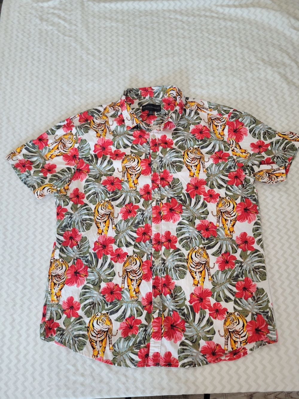 No Boundaries Button Down Short Sleeve Tiger & Hibiscus Print Shirt Tropical